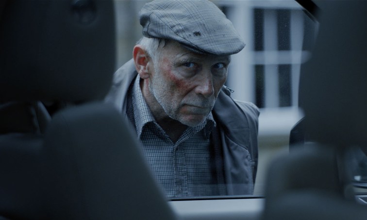 Christmas-Presence-Why-Hide-reviews-movie-film-comedy-horror-British-2018-3